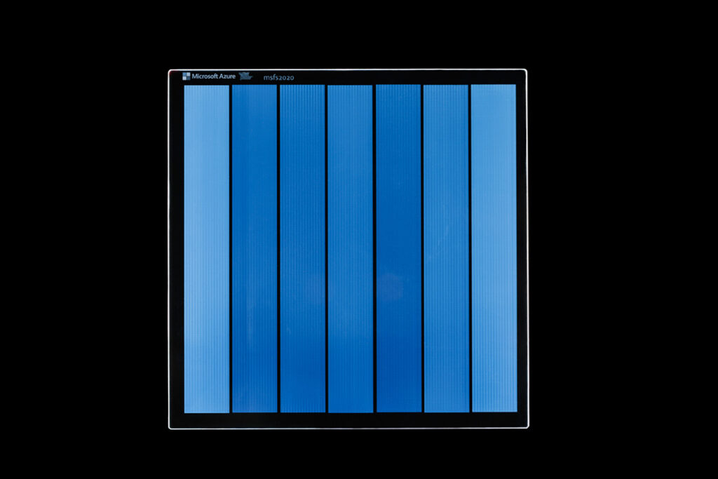 Support de données en verre développé par Project Silica. Photo : Microsoft Research / Ashworth Photography.